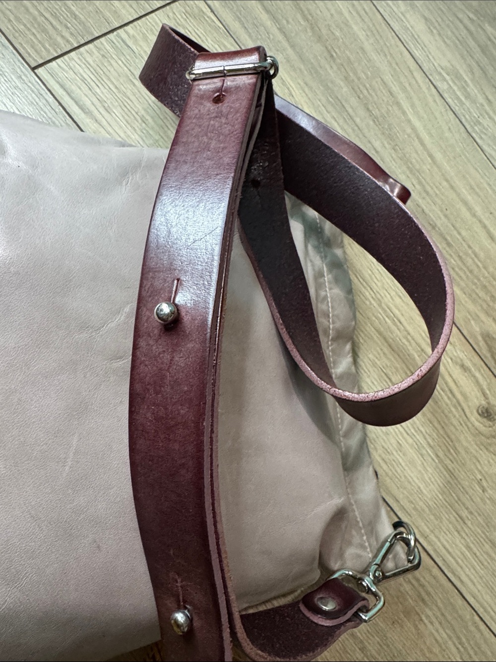 M0851 Casual Leather Bag with Adjustable Burgundy Strap - Picture 9 of 16